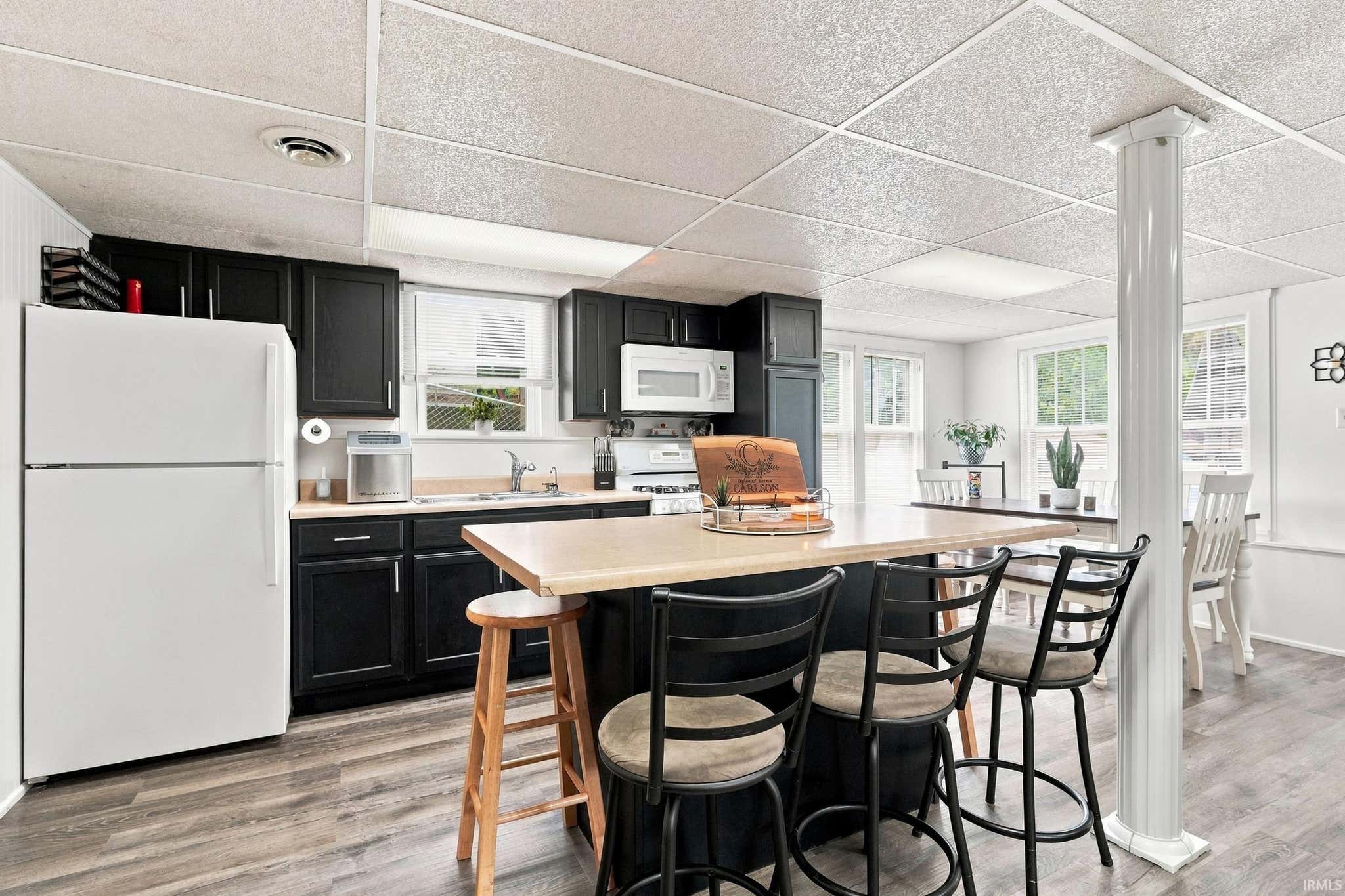Image of 3370 W Old Lake Road
